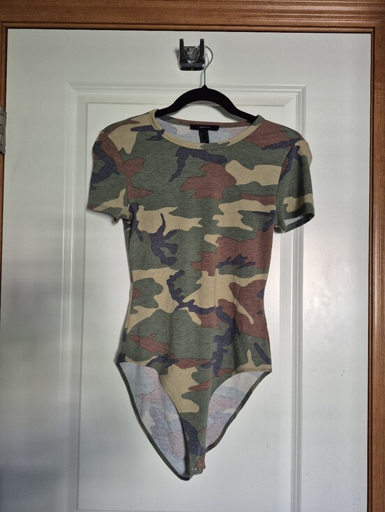 Forever 21 Tops - Forever 21 Green Camo Short Sleeve Bodysuit